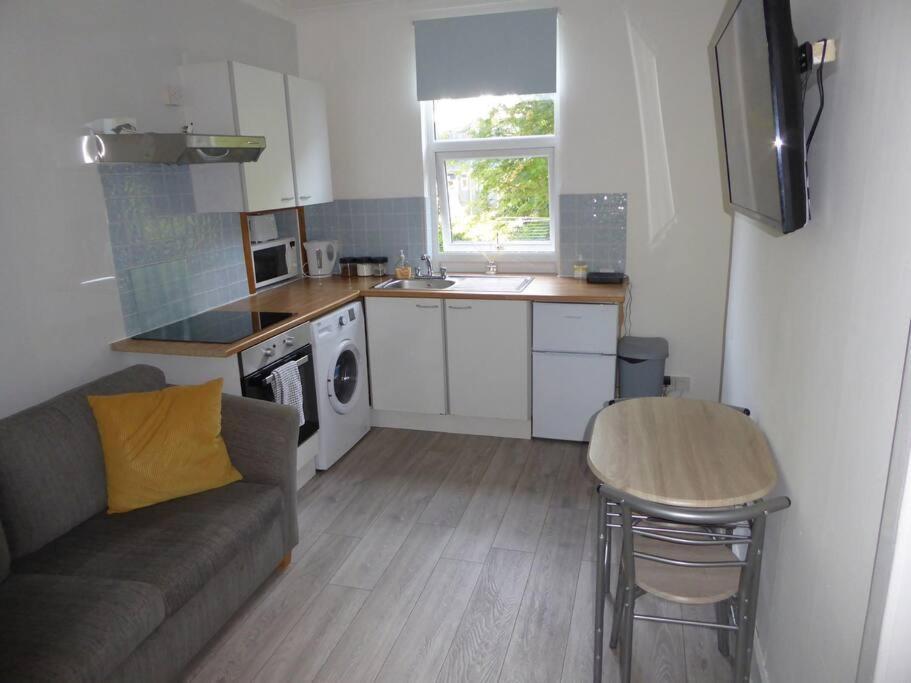 דירות לארגס Cove Bay 1 Bed Flat מראה חיצוני תמונה