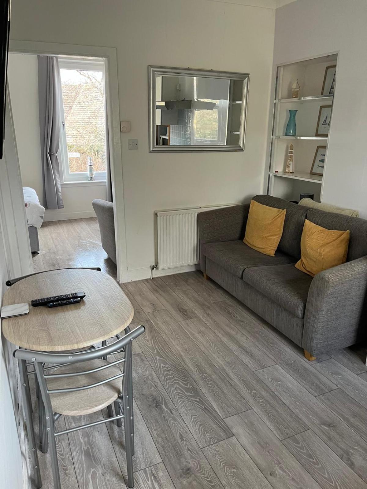דירות לארגס Cove Bay 1 Bed Flat מראה חיצוני תמונה